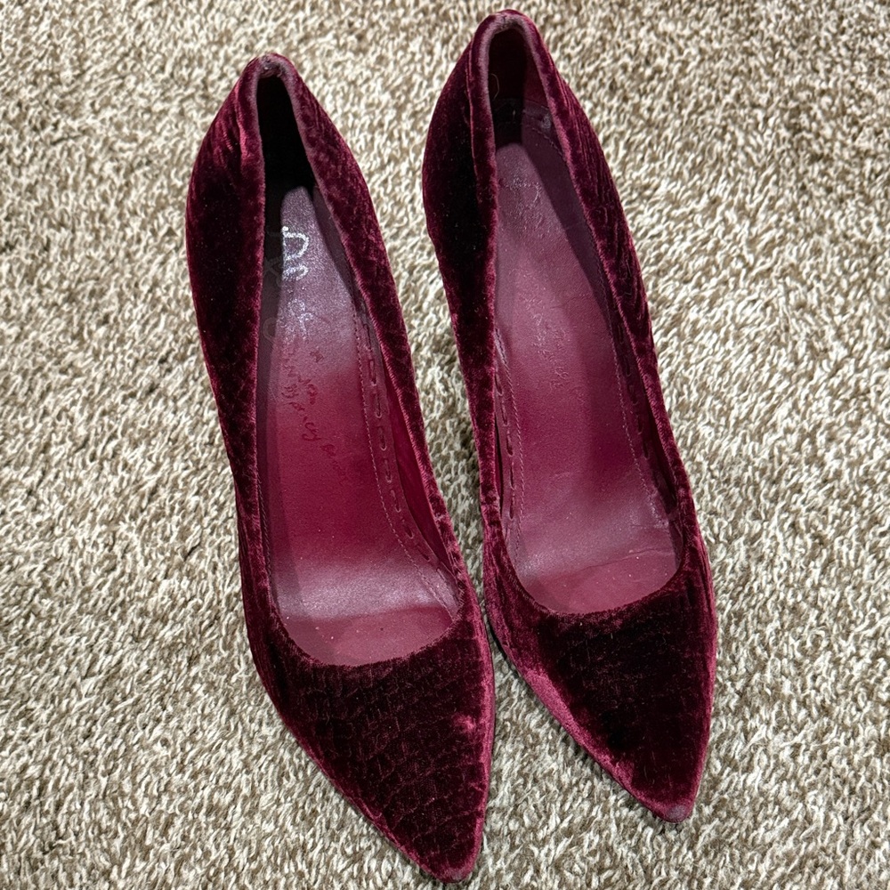 Alice & Olivia Elegant Burgundy Velvet Pumps Size 40